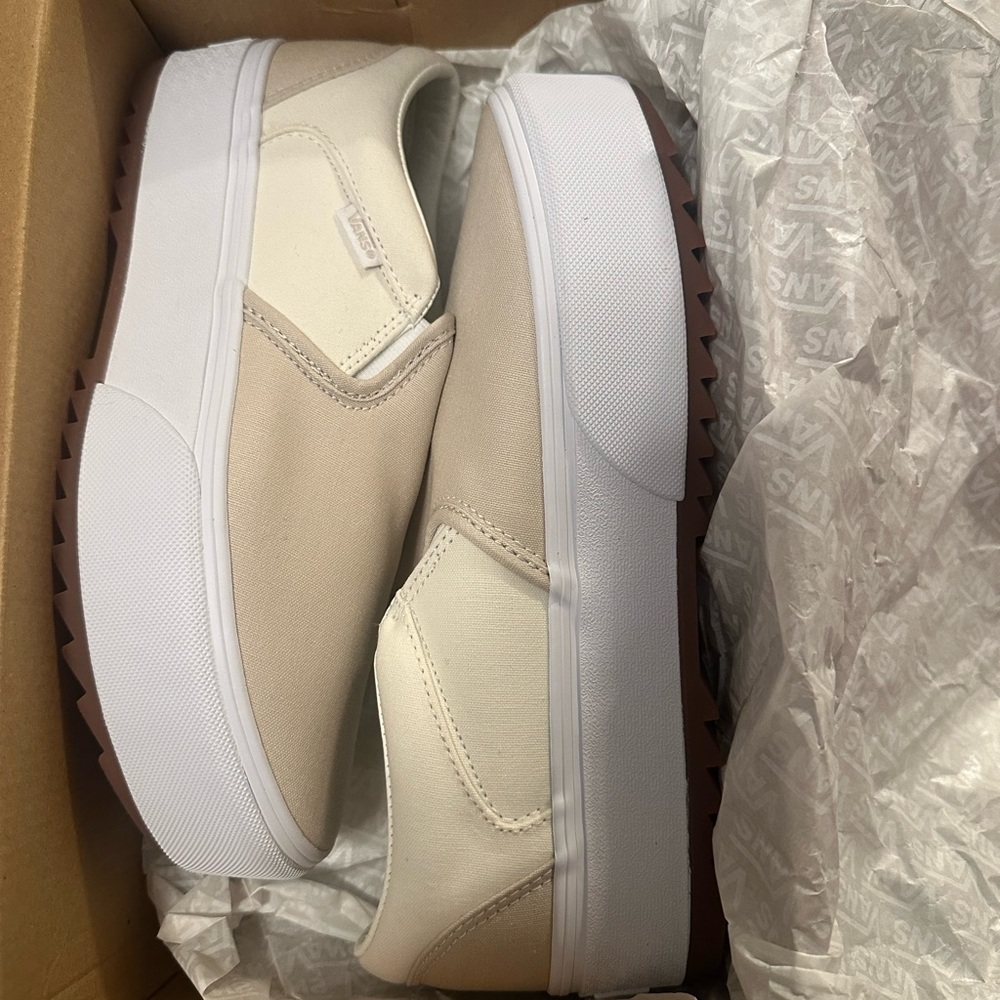 VANS Women’s Asher Platform like new🤍✨
